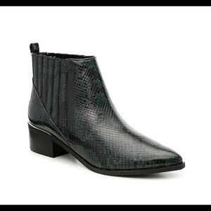 Marc Fisher Chelsea textured green/black snakeskin print pointed toe boots 9